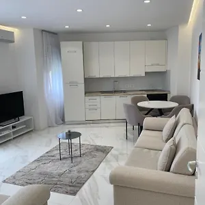 Nos 1 Apartment